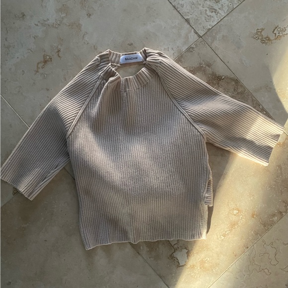 🍁🫶🏼Naadam twist open back sweater 🍁🫶🏼 - Picture 3 of 3